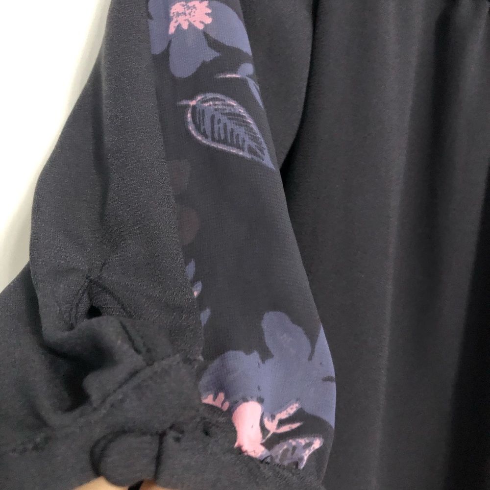 LC Lauren Conrad floral grey blouse women’s size small - Picture 7 of 10